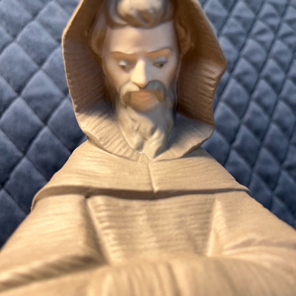 Lladro Monk head bowed in prayer Matte finish on robe with the face glazed